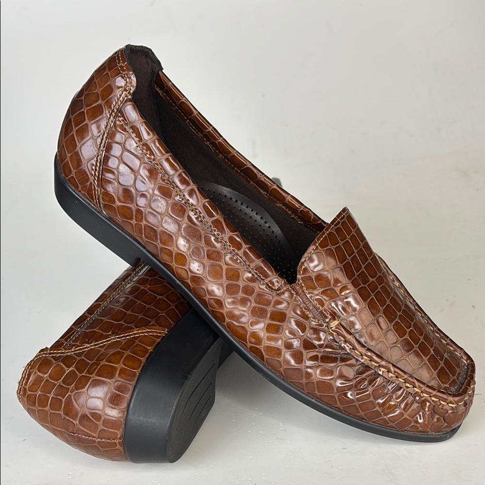 SAS Joy loafer croc leather size 9